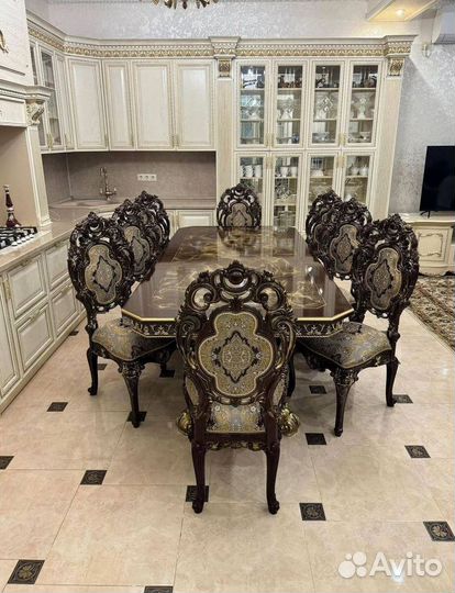 Стол кухонный и стулья