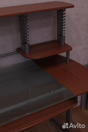 Письменный стол