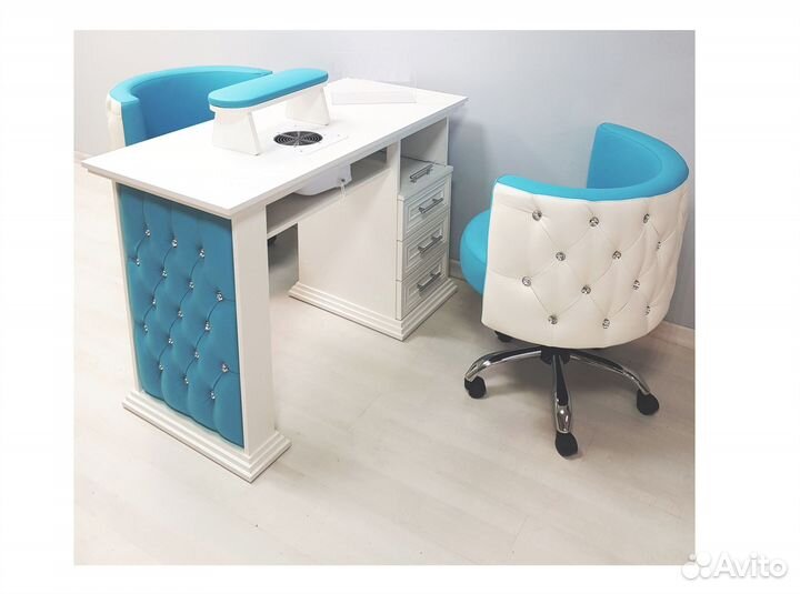 Маникюрный стол 