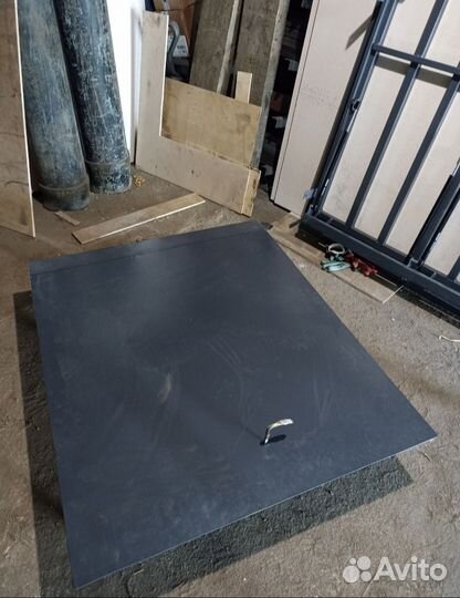 Напольный люк в подвал на амортизаторах 408*508