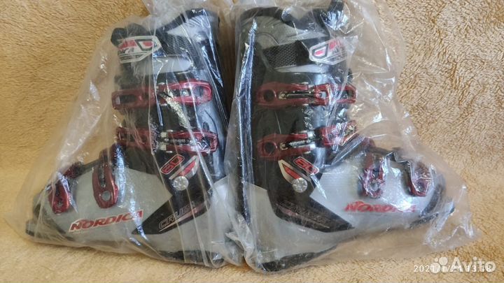 Ботинки для горных лыж 