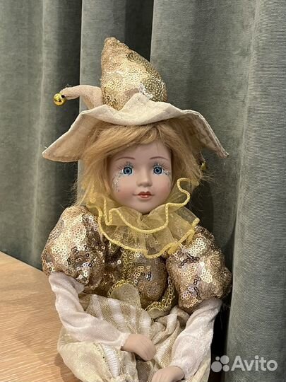 Кукла фарфоровая