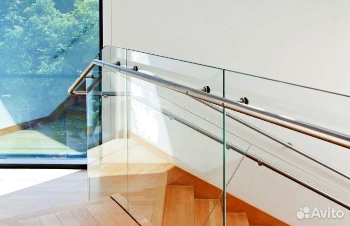 Стеклянное ограждение лестницы