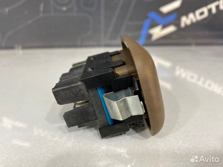 Кнопка стеклоподъемника Chevrolet Trailblazer