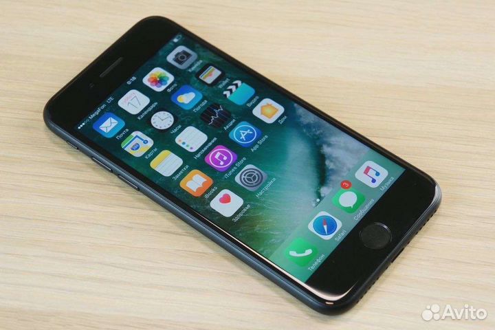 Телефон iPhone 7