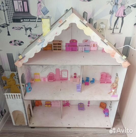 Кукольный домик с мебелью