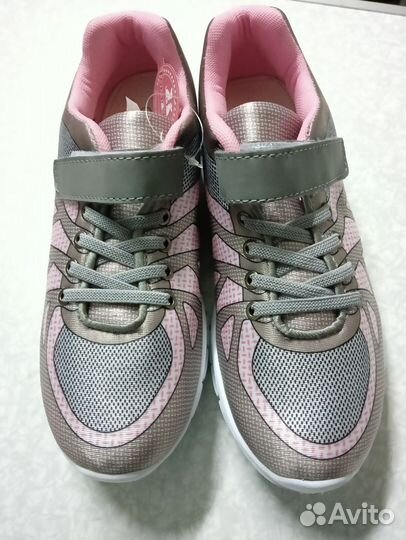 Кроссовки для девочки новые