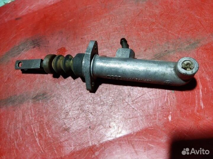 Главный цилиндр сцепления Audi 100 седан 2.5 AAT
