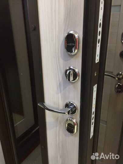 Дверь с терморазрывом и ковкой