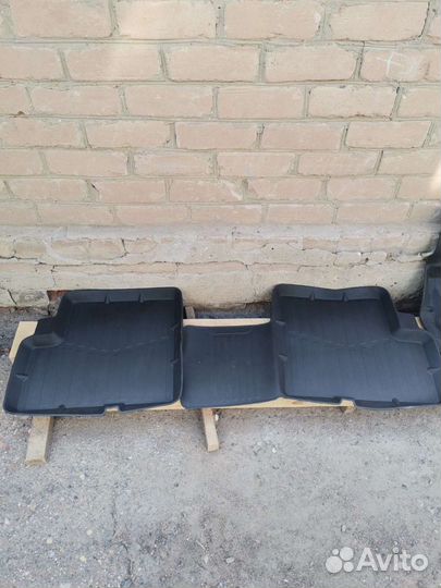 Автомобильные коврики на Renault Logan