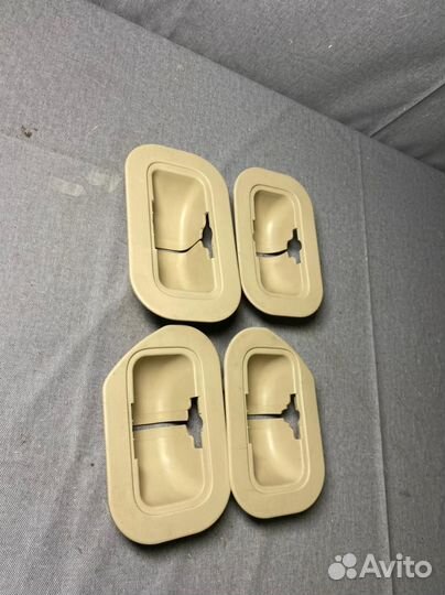 Накладка замка второго ряда сидений Lexus LX 570