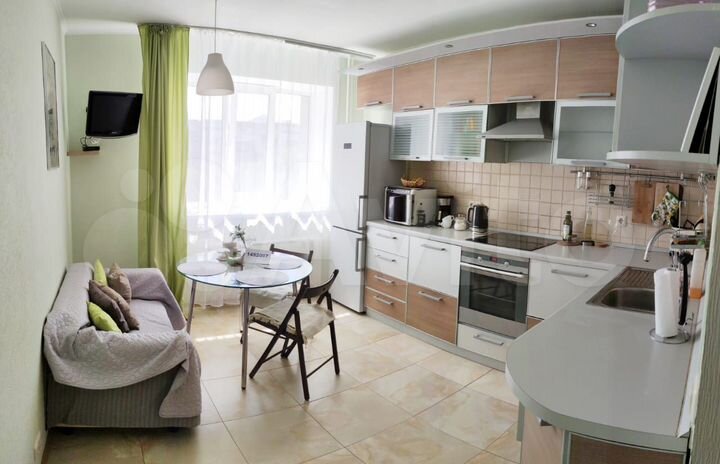 2-к. квартира, 72 м², 8/18 эт.