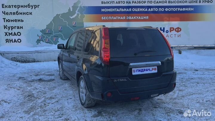 Накладка центральной консоли правая Nissan X-Trail (T31). Под магнитолу