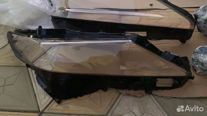 Стекло на фару Toyota camry V70