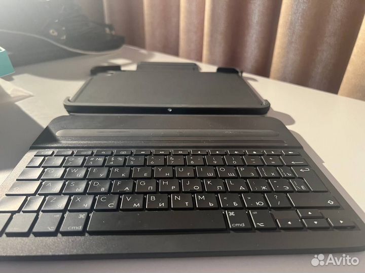 Logitech Slim Folio Pro для iPad 11