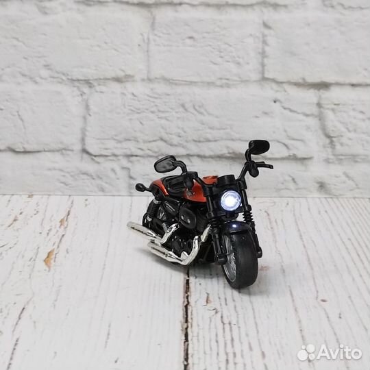 Мотоцикл Харлей со звуковыми и световыми сигналами