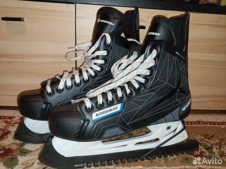 Коньки хоккейные 45р