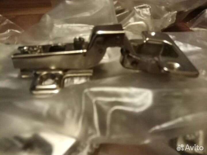 Петля для полунакладных дверей ен 1 08/105