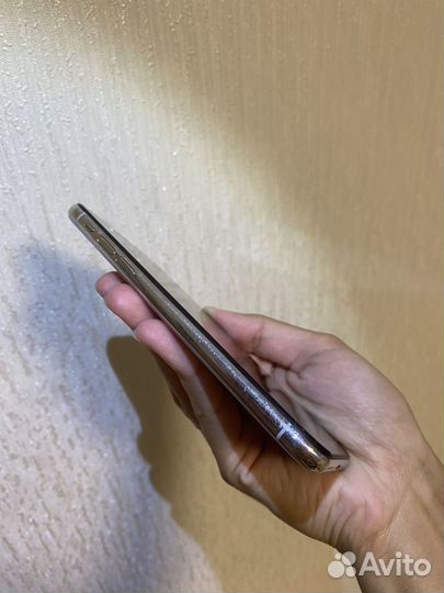 Телефон iPhone 10