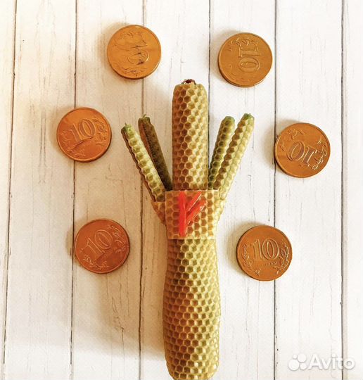 Восковая свеча, денежное лерево, руна Феху