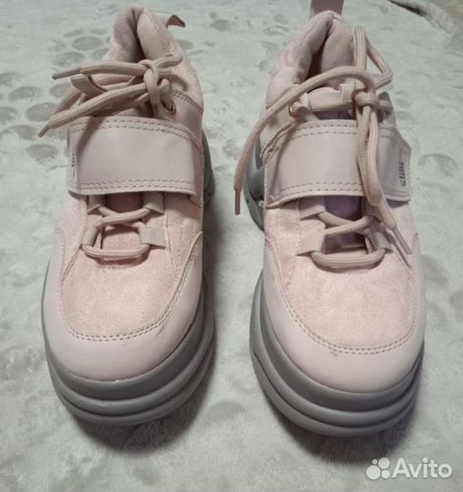 Кроссовки жен