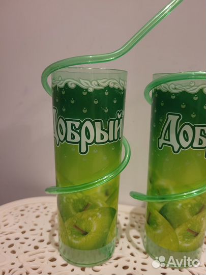 Стаканы пластмассовые большие с трубочкой