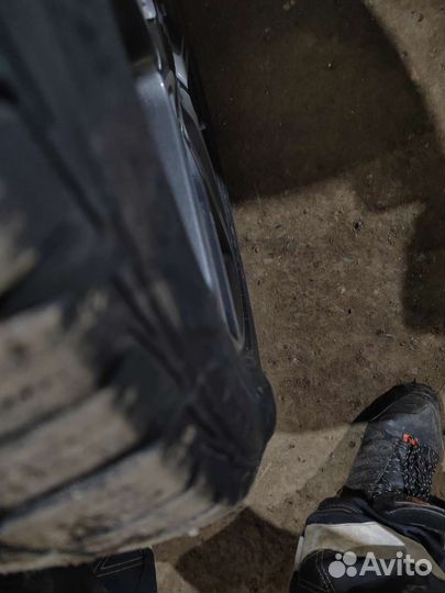 Gislaved Nord Frost 200 225/45 R17