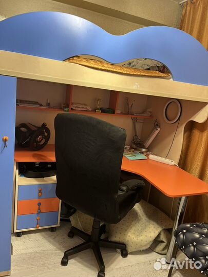 Детский уголок с кроватью и столом + шкаф