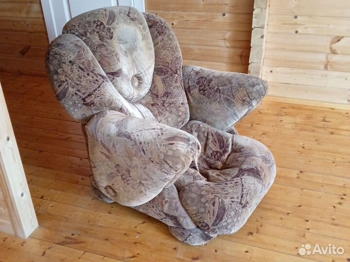 Диваны и кресло бу