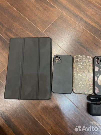 Чехлы на iPhone 11