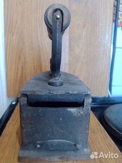 Старинный угольный утюг,новый
