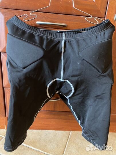 Защитные шорты для сноуборда и хоккея мужские