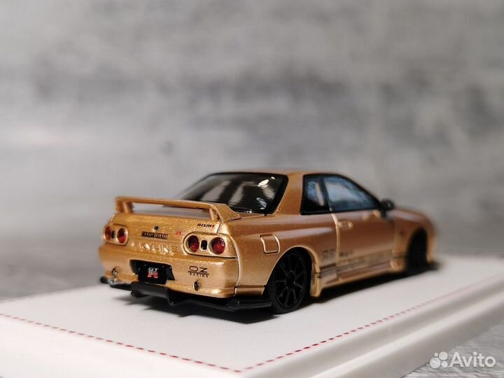 Nissan skyline GT-R R32 модель 1:64