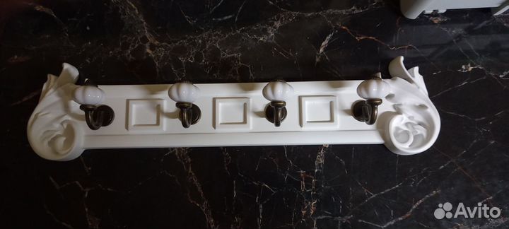 Вешалки резные