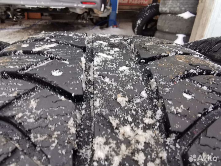 Bridgestone Ice Cruiser 7000 205/60 R16 92T