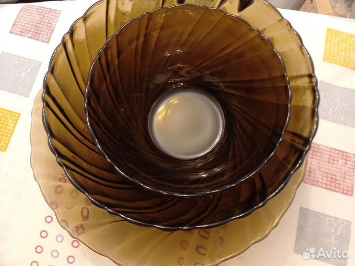 Блюдо и салатники