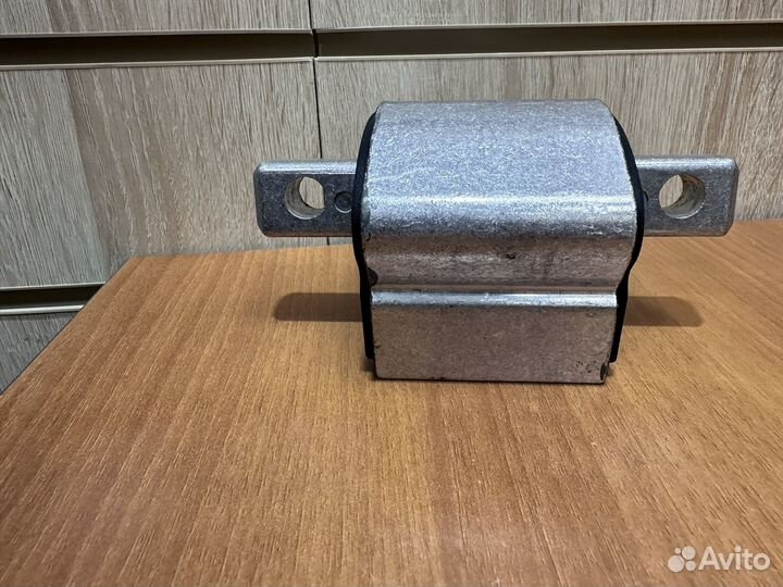 Подушка кпп Mercedes Benz A2122401618