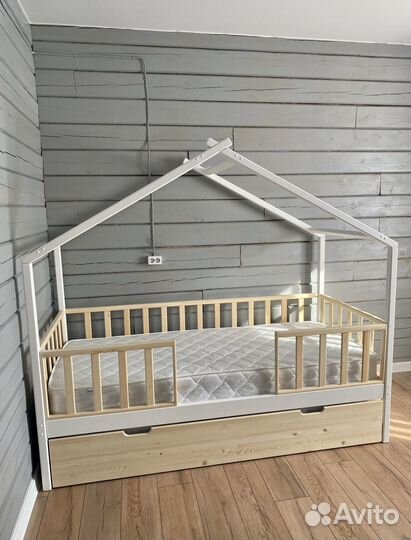 Детская кровать домик