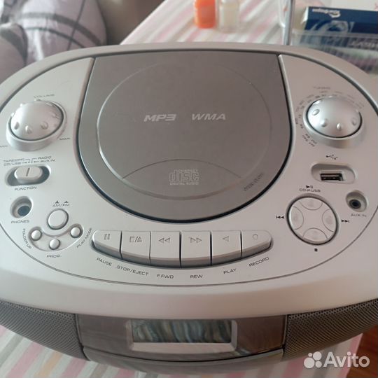 Кассетная CD/MP3/USB-стереомагнитола