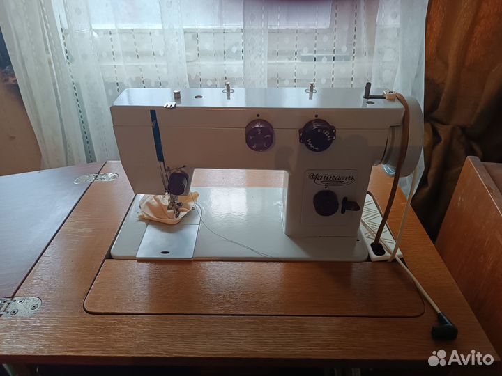 Машина швейная Чайка ножная