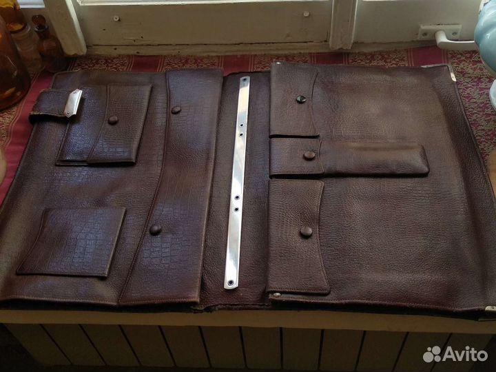 Старинный кожаный портфель