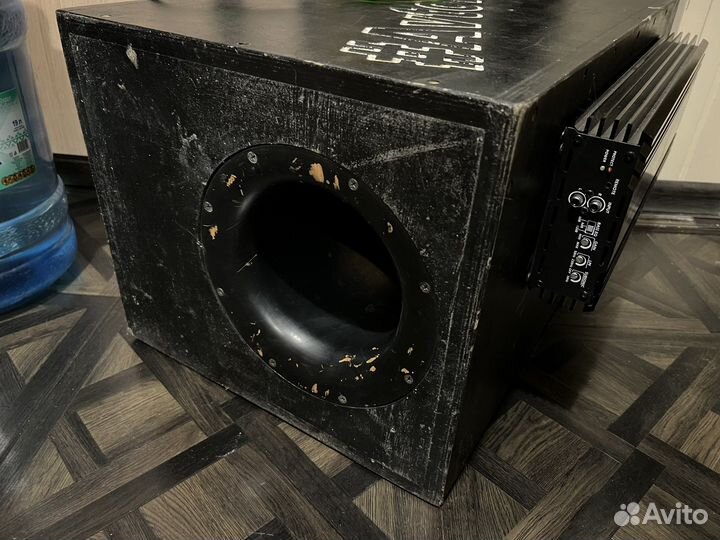 Сабвуфер и усилитель в автомобиль