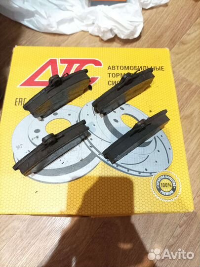 Б/У Тормозные диски передние 14R + колодки