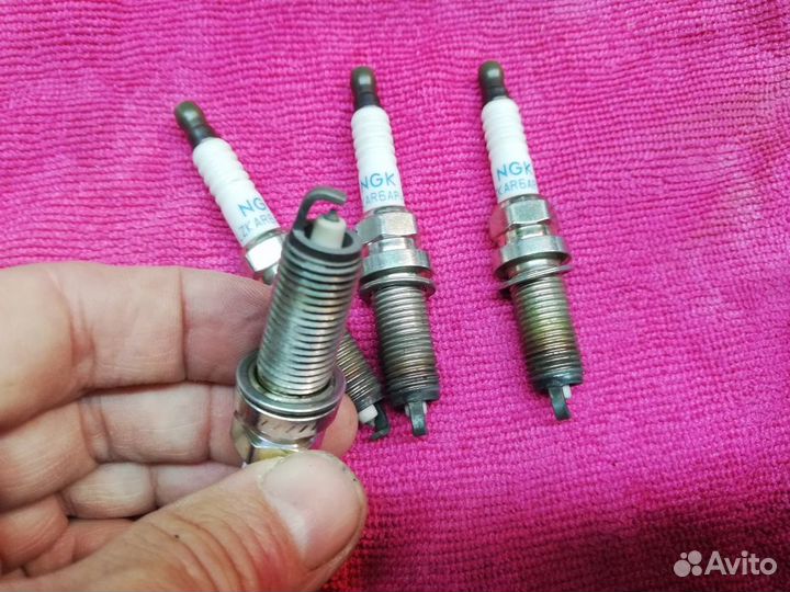 Свечи зажигания NGK lzkar6AP11