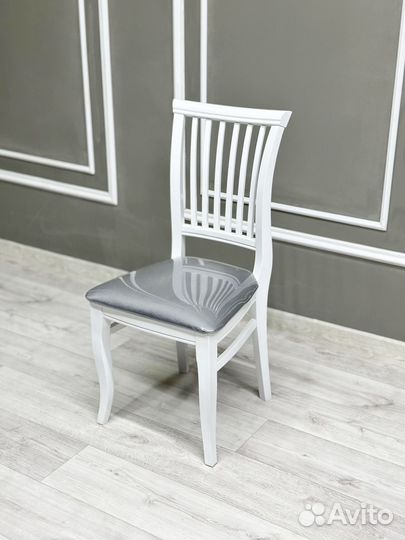 Стол и стулья для кухни. В наличии