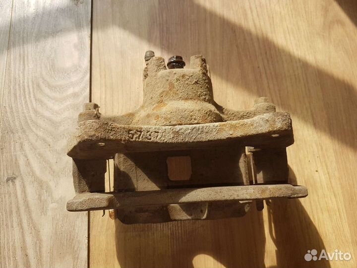 Суппорт передний левый правый outlander 3 gf