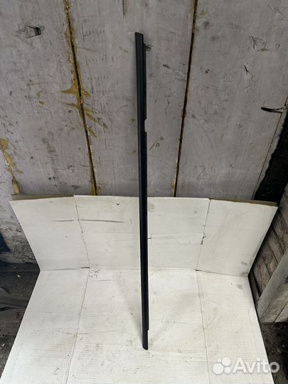 Молдинг стекла переднего левого Renault Kaptur