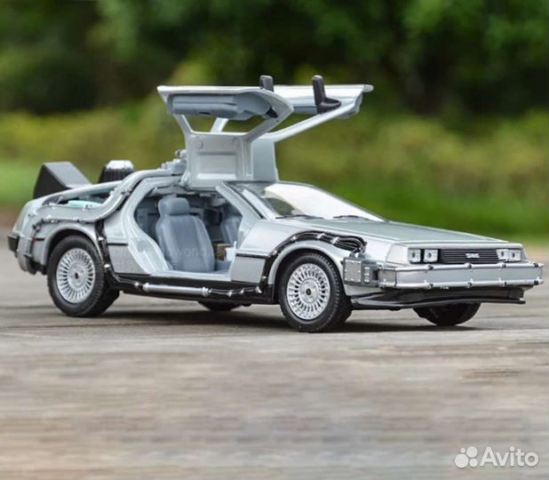 Назад в будущее 1,2,3 модель де-лореан