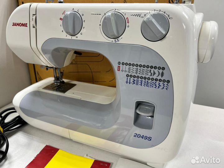 Японская Швейная машина Janome 2049S