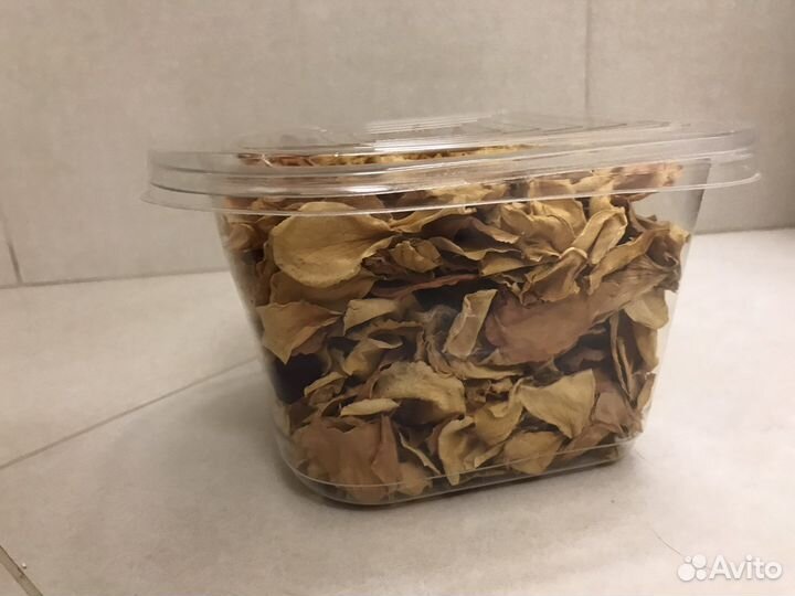 Лепестки роз сухие в контейнере